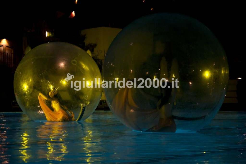 Show Speciale di Danzatrici Acrobatiche sull'Acqua by I Giullari del 2000